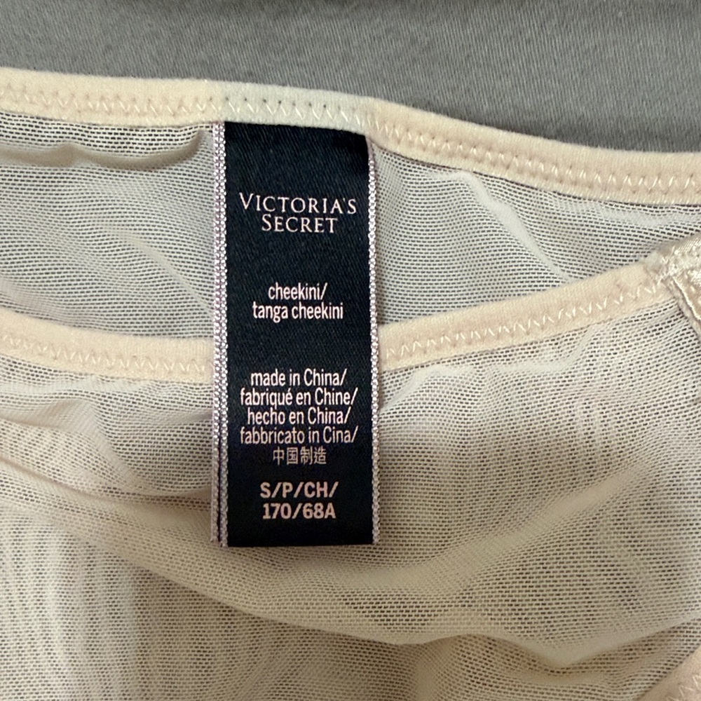 Victoria's Secret Cream Bra and Panty Set - Picture 3 of 5